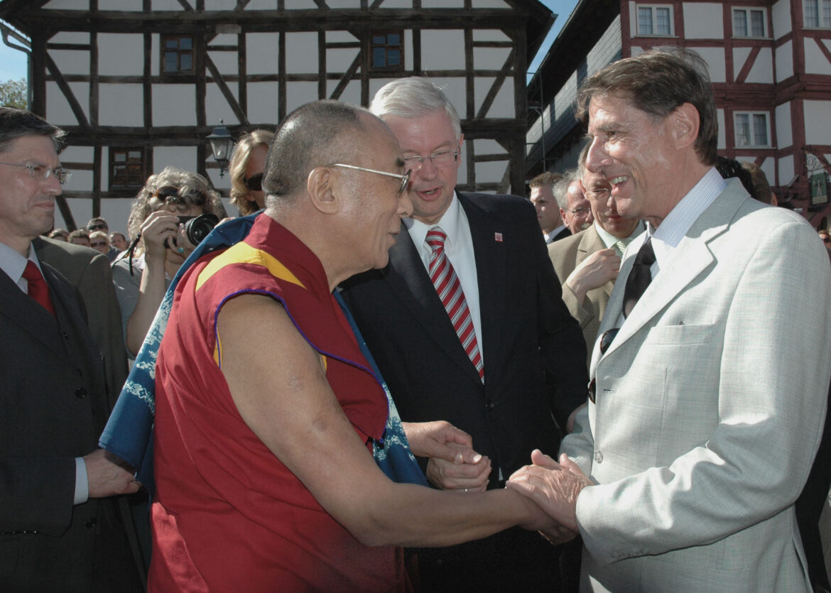 Der Dalai Lama zu Besuch im Hessenpark