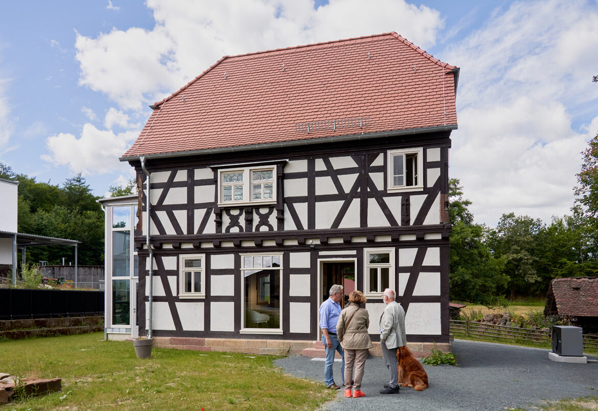 Außenansicht des Fachwerk Musterhaus 
